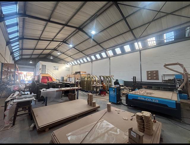 375M² WAREHOUSE TO LET IN STIKLAND INDUSTRIAL